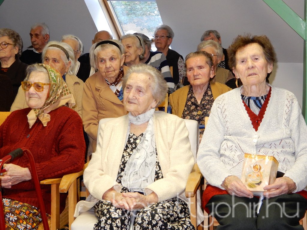 A szépkorúakat köszöntötték 16